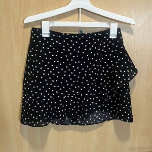 Caliblue black and white polka dot mini skirt w/ ruffle sz medium